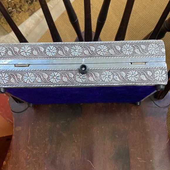 Fantastic LargeVintage Heavily Embossed Locking Jewelry Box EUC